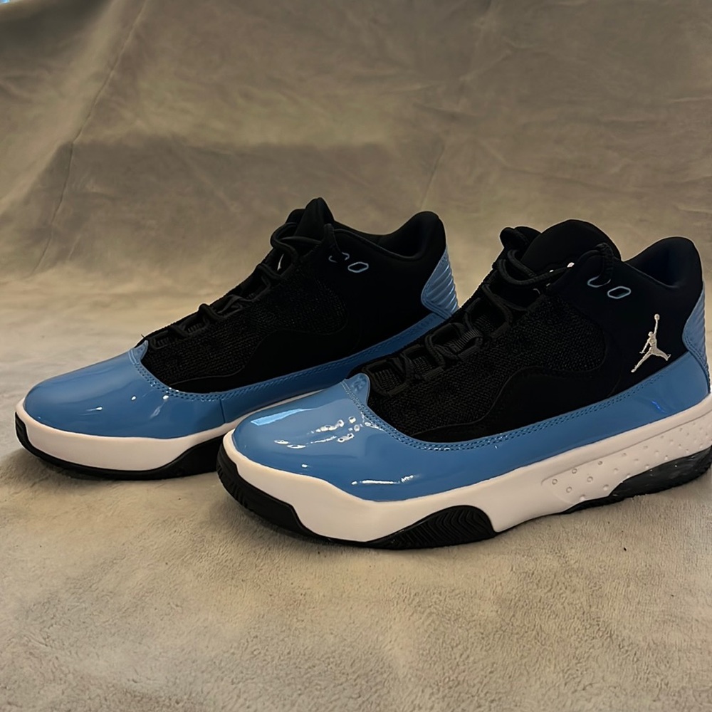 Air Jordan Max Aura 2